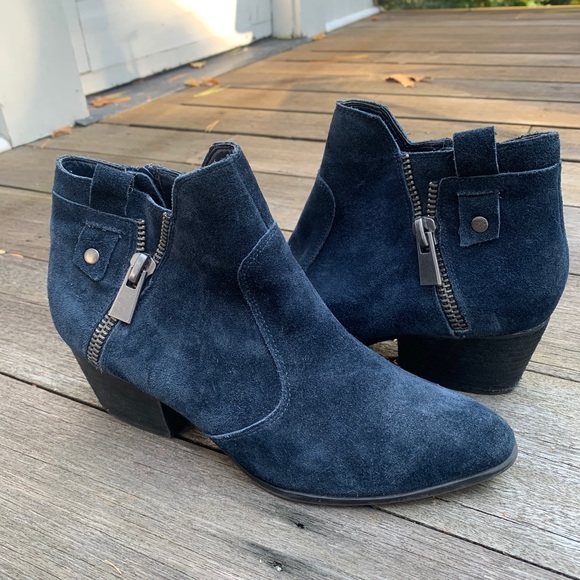 Navy blue suede Crown Vintage booties